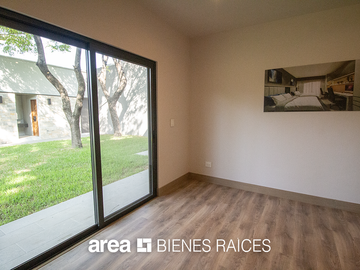 Casa Lomas del Valle / 4 Rec / Gran jardín