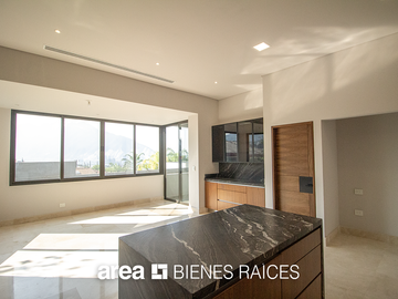 Casa Lomas del Valle / 4 Rec / Gran jardín