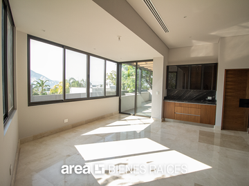Casa Lomas del Valle / 4 Rec / Gran jardín