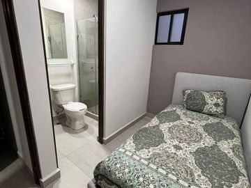 GS VENTA DE CASA EN LA RESERVA CUMBRES CON ALBERCA