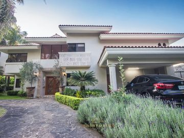 Casa en  venta en Valle Real frente a Parque