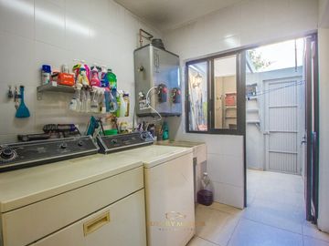 Casa en  venta en Valle Real frente a Parque