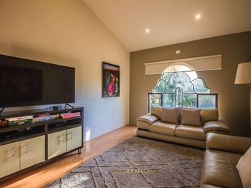 Casa en  venta en Valle Real frente a Parque
