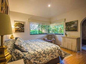 Casa en  venta en Valle Real frente a Parque