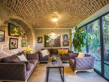 Casa en  venta en Valle Real frente a Parque