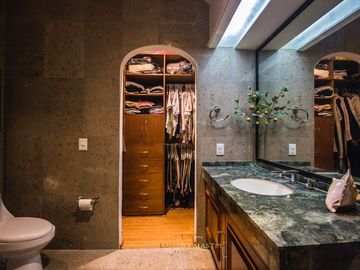 Casa en  venta en Valle Real frente a Parque
