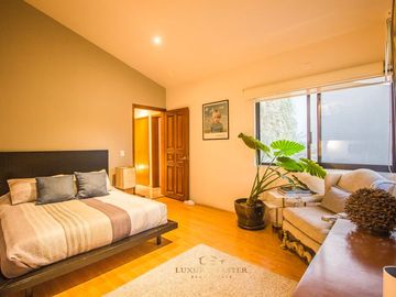 Casa en  venta en Valle Real frente a Parque