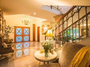 Casa en  venta en Valle Real frente a Parque