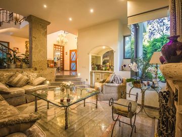 Casa en  venta en Valle Real frente a Parque