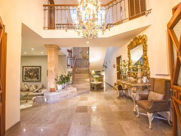 Casa en  venta en Valle Real frente a Parque