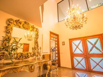 Casa en  venta en Valle Real frente a Parque