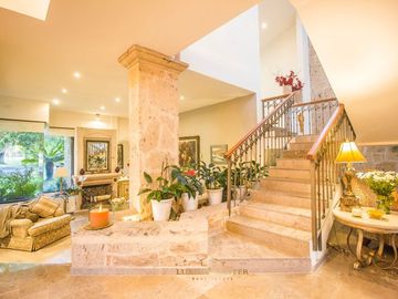 Casa en  venta en Valle Real frente a Parque