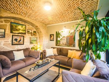 Casa en  venta en Valle Real frente a Parque