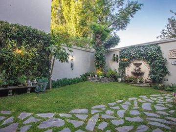 Casa en  venta en Valle Real frente a Parque