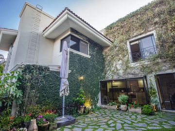 Casa en  venta en Valle Real frente a Parque