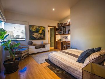 Casa en  venta en Valle Real frente a Parque