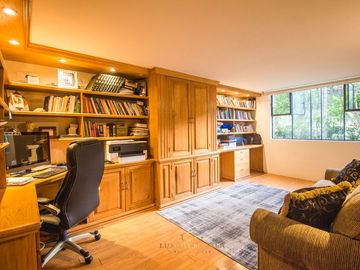 Casa en  venta en Valle Real frente a Parque