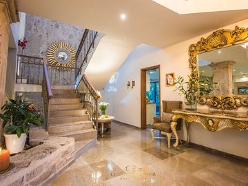 Casa en  venta en Valle Real frente a Parque