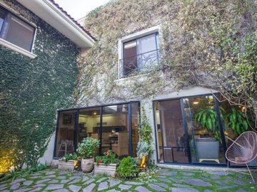 Casa en  venta en Valle Real frente a Parque