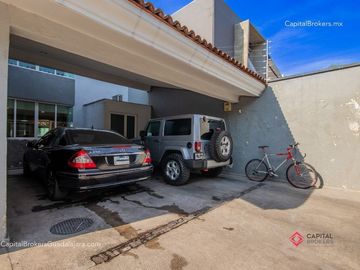 Casa de lujo en venta Fracc. Rinconada Santa Rita. Cerca Consulado americano