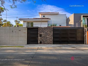 Casa de lujo en venta Fracc. Rinconada Santa Rita. Cerca Consulado americano