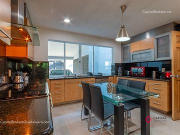 Casa de lujo en venta Fracc. Rinconada Santa Rita. Cerca Consulado americano
