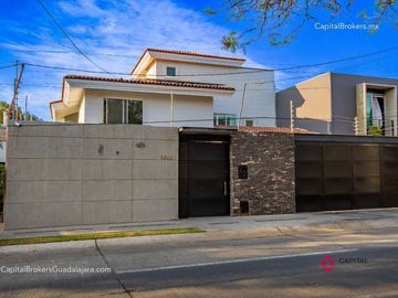 Casa de lujo en venta Fracc. Rinconada Santa Rita. Cerca Consulado americano