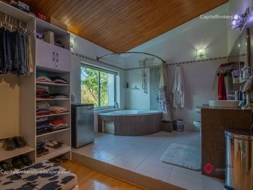 Casa de lujo en venta Fracc. Rinconada Santa Rita. Cerca Consulado americano