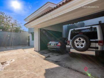 Casa de lujo en venta Fracc. Rinconada Santa Rita. Cerca Consulado americano