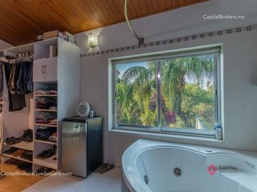 Casa de lujo en venta Fracc. Rinconada Santa Rita. Cerca Consulado americano