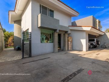 Casa de lujo en venta Fracc. Rinconada Santa Rita. Cerca Consulado americano