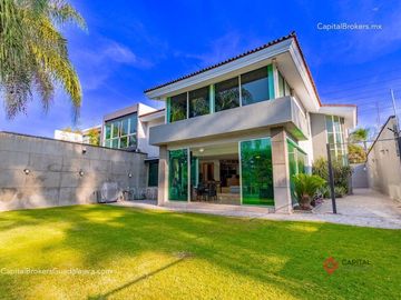 Casa de lujo en venta Fracc. Rinconada Santa Rita. Cerca Consulado americano