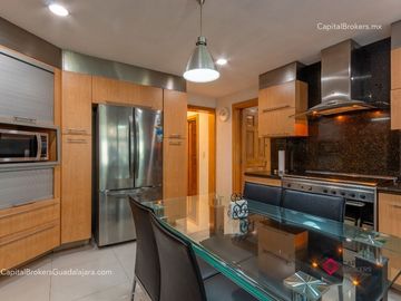 Casa de lujo en venta Fracc. Rinconada Santa Rita. Cerca Consulado americano