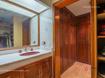 Casa de lujo en venta Fracc. Rinconada Santa Rita. Cerca Consulado americano