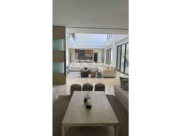 SE VENDE CASA DE LUJO EN EL SECTOR DE LAGOS DEL CAUJARAL