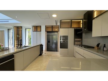 SE VENDE CASA DE LUJO EN EL SECTOR DE LAGOS DEL CAUJARAL