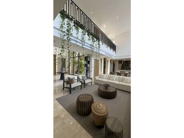 SE VENDE CASA DE LUJO EN EL SECTOR DE LAGOS DEL CAUJARAL