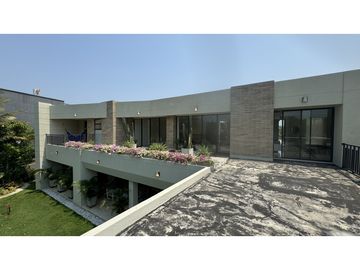 SE VENDE CASA DE LUJO EN EL SECTOR DE LAGOS DEL CAUJARAL
