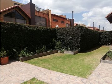 CHIA, Conj Cerrado 300 mtr Const 500 lote 3 niv 5 hab 5 baños 5 parq