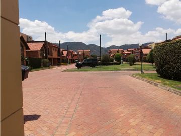 CHIA, Conj Cerrado 300 mtr Const 500 lote 3 niv 5 hab 5 baños 5 parq