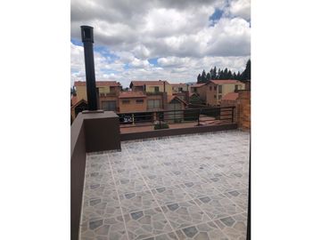 CHIA, Conj Cerrado 300 mtr Const 500 lote 3 niv 5 hab 5 baños 5 parq