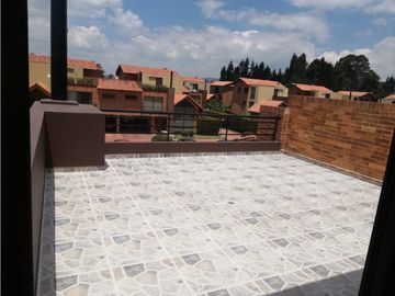 CHIA, Conj Cerrado 300 mtr Const 500 lote 3 niv 5 hab 5 baños 5 parq