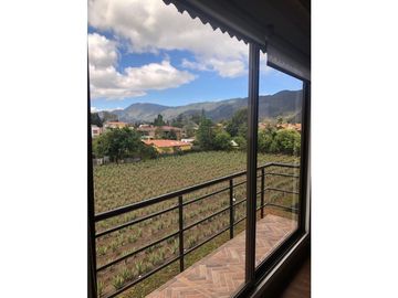 CHIA, Conj Cerrado 300 mtr Const 500 lote 3 niv 5 hab 5 baños 5 parq