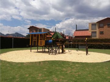 CHIA, Conj Cerrado 300 mtr Const 500 lote 3 niv 5 hab 5 baños 5 parq