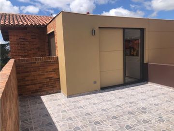 CHIA, Conj Cerrado 300 mtr Const 500 lote 3 niv 5 hab 5 baños 5 parq