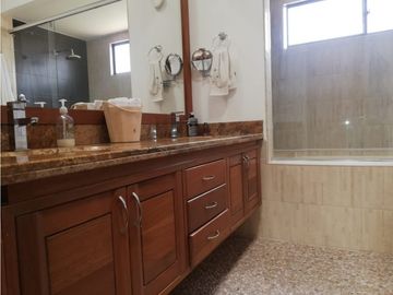 CHIA, Conj Cerrado 300 mtr Const 500 lote 3 niv 5 hab 5 baños 5 parq