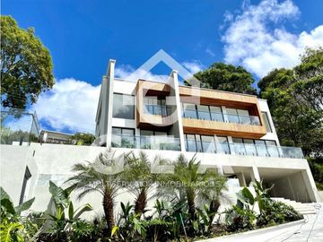 Venta de Casa en Popayán, en Cerritos de la Paz, en el B/ Campobello