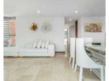 Apartamento en venta en El Poblado sector Loma de Los Parra