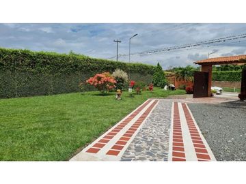 Se vende finca 1.700m2 en parcelación Santa Elena El Cerrito Palmira