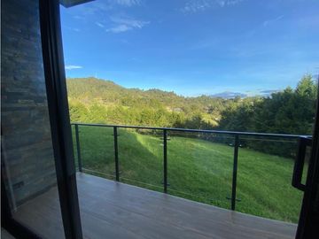 Casa para estrenar en venta en Envigado sector Alto de las Palmas